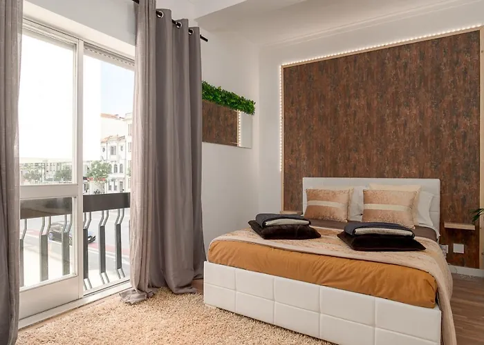 Avenue View Rooms